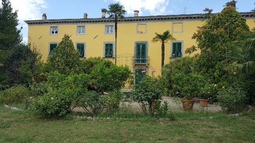 Foto Villa unifamiliare a Lucca Ponte a Moriano di 1698 m² con 32 locali