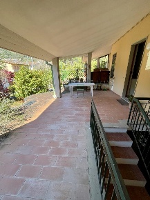 Foto Case semi ndipendenti a Ameglia Centro di 154 m² con 7 locali