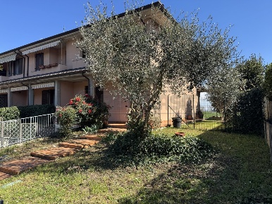 Foto Villa a schiera in via novella, Casaletto Ceredano di 170 m²
