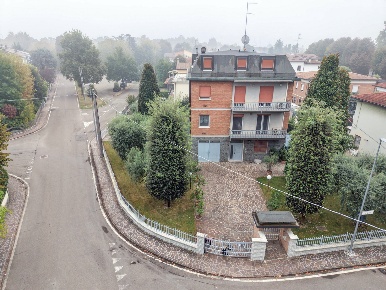Foto Villa bifamiliare a Modena di 500 m² con 15 locali in vendita