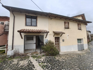 Foto Casa indipendente in MANDRILLI, L'Aquila Roio di 70 m² con 3 locali