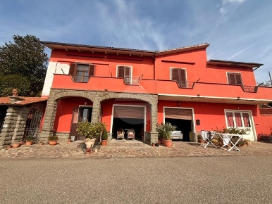 Foto Villa unifamiliare in VIA COSTE, Montefiascone di 296 m² in vendita