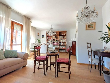 Foto Appartamento a Pontedera Oltrera di 112 m² con 6 locali in vendita