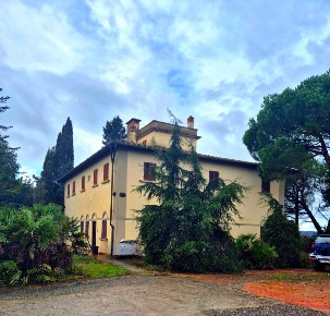 Foto Villa unifamiliare a Castelfiorentino Centro di 456 m² con 15 locali