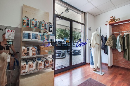 Foto Locale commerciale a Livorno Ospedale - Stazione di 84 m² con 2 locali