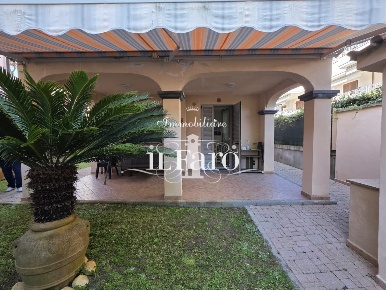 Foto Appartamento a Montignoso Cinquale di 55 m² con 3 locali in vendita