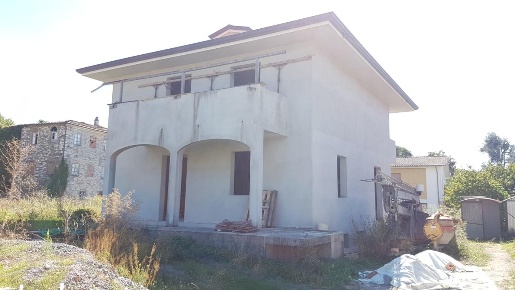 Foto Villa unifamiliare a Capannori Centro di 280 m² con 7 locali