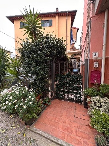 Foto Appartamento a Calcinaia Fornacette di 160 m² con 6 locali in vendita