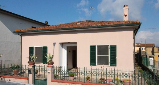 Foto Casa indipendente a Capannoli Centro di 130 m² con 7 locali in vendita