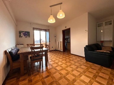 Foto Appartamento a Cascina Semicentro di 80 m² con 5 locali in vendita