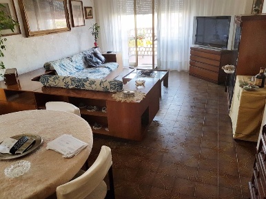 Foto Attico a Massa Marina di Massa Centro di 140 m² con 6 locali