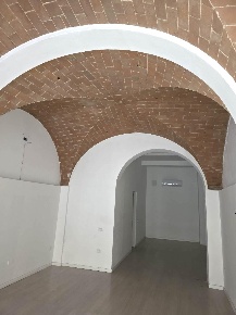Foto Locale commerciale a Pontedera Centro di 65 m² con 2 locali in affitto