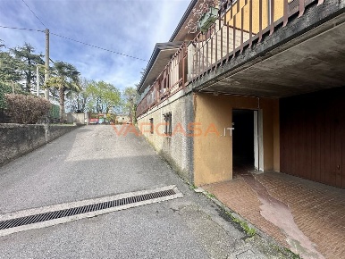 Foto Magazzino a Dalmine di 70 m² con 1 locali in vendita