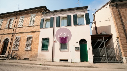 Foto Appartamento a Ravenna Centro Storico di 133 m² con 5 locali