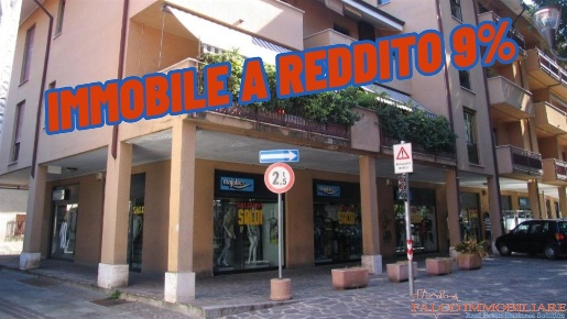 Foto Locale commerciale in Piazza Giovine Italia, Trezzo sull'Adda
