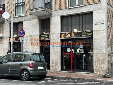 Foto Locale commerciale in Via Fratelli Cervi, San Giuliano Milanese Centro