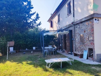Foto Casa indipendente a Gambassi Terme Centro con 6 locali in vendita