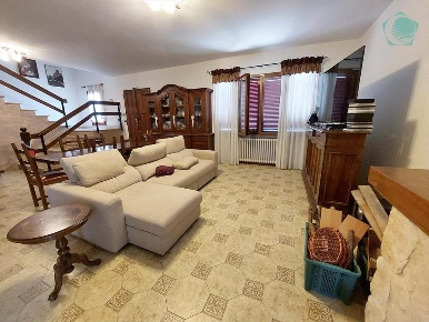 Foto Casa indipendente a Certaldo Centro di 350 m² con 7 locali in vendita