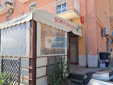 Foto Negozio in Via Milano 38, Priolo Gargallo con 2 locali in vendita