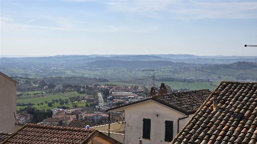 Foto Appartamento a Camerano di 131 m² con 6 locali in vendita