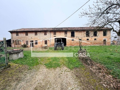 Foto Rustico a Mogliano Veneto Centro di 1090 m² con 10 locali in vendita