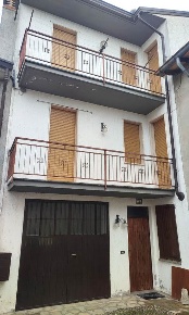 Foto Case semi ndipendenti a Rovescala Centro di 90 m² con 6 locali