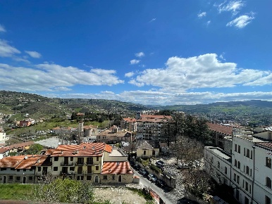 Foto Appartamento in Via Acerenza, Potenza Centro di 120 m² con 4 locali