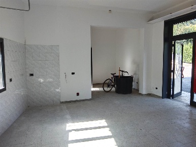 Foto Negozio in Via Sinistro Guerro  1, Castelvetro di Modena Centro