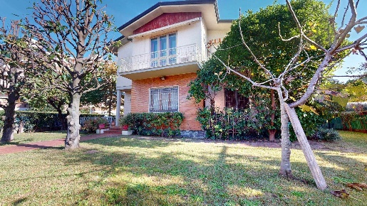 Foto Villa unifamiliare a Viareggio Marco Polo - Don Bosco di 290 m²