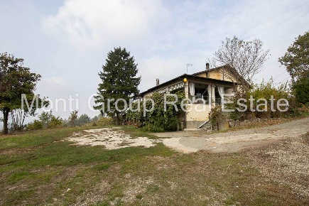 Foto Casa indipendente a Orsara Bormida di 402 m² con 7 locali in vendita