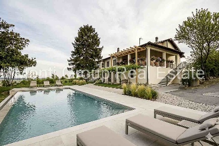 Foto Casa indipendente a Orsara Bormida di 402 m² con 7 locali in vendita