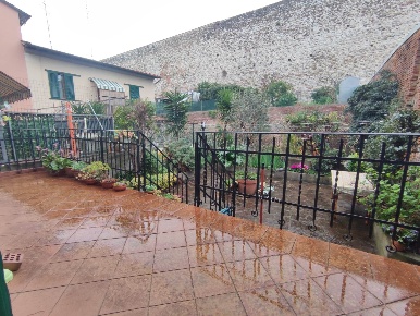 Foto Casa indipendente a Prato Pistoiese - Borgonovo di 160 m² con 5 locali