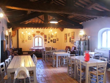 Foto Ristorante a Trequanda di 250 m² con 7 locali in vendita