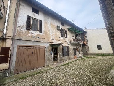 Foto Case semi ndipendenti a Tromello Centro di 137 m² con 3 locali