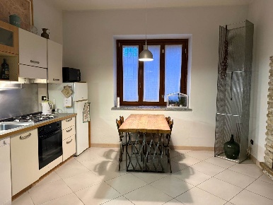 Foto Appartamento a Mercallo di 100 m² con 2 locali in vendita