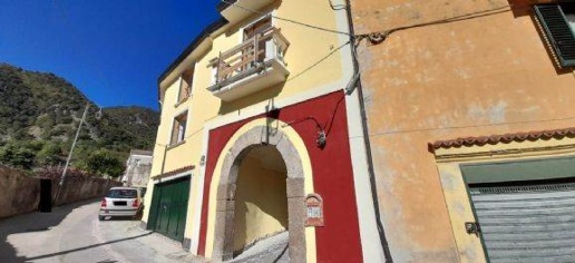 Foto Appartamento a Baronissi Centro di 260 m² con 6 locali in vendita