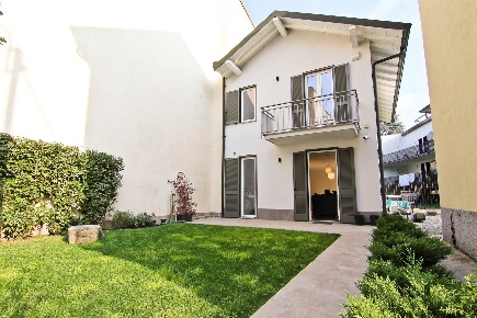 Foto Villa unifamiliare in Via Trieste 4/A, Mariano Comense Centro