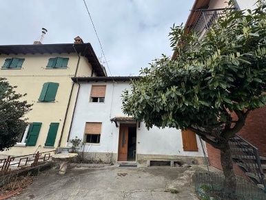 Foto Rustico a Castel di Casio di 97 m² con 4 locali in vendita