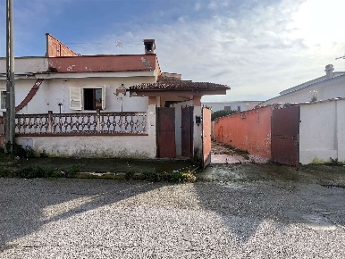 Foto Villa unifamiliare in via pietro mascagni, Castel Volturno di 30 m²