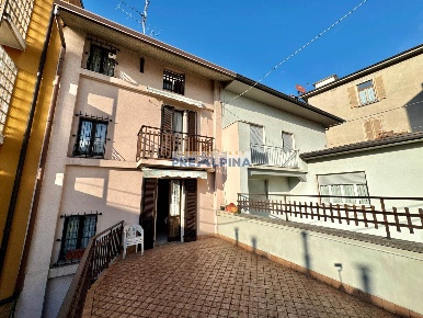 Foto Casa indipendente in VIA CESARE BATTISTI 28, Gazzaniga Centro