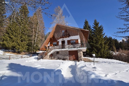 Foto Casa indipendente a Predazzo di 136 m² con 8 locali in vendita