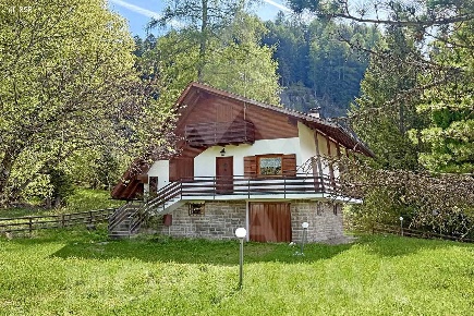 Foto Casa indipendente a Predazzo di 136 m² con 8 locali in vendita