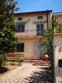 Foto Villa unifamiliare a Sesto Fiorentino Sesto Città di 240 m² in vendita