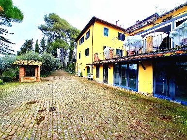 Foto Villa unifamiliare a Montespertoli di 280 m² con 11 locali in vendita