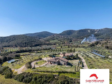 Foto Rustico a Gavorrano di 470 m² con 9 locali in vendita