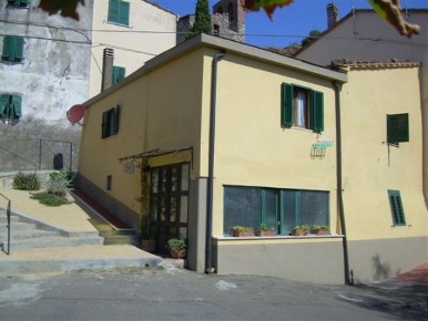 Foto Appartamento a Pomarance di 120 m² con 5 locali in vendita