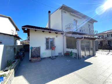 Foto Casa indipendente in via 4 novembre 20, Palazzolo Vercellese di 170 m²