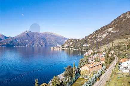 Foto Villa unifamiliare in Via Pino  9/A, Varenna Fiumelatte di 244 m²