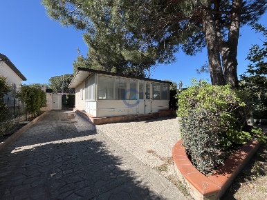 Foto Villa unifamiliare in Viale Nausicaa 42/1, Borgia di 63 m² in vendita