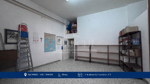 Foto Negozio a Salerno Mercatello - Mariconda di 30 m² con 2 locali